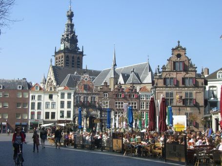 Nijmegen : Der Grote Markt, im Hintergrund die St. Stevenskerk